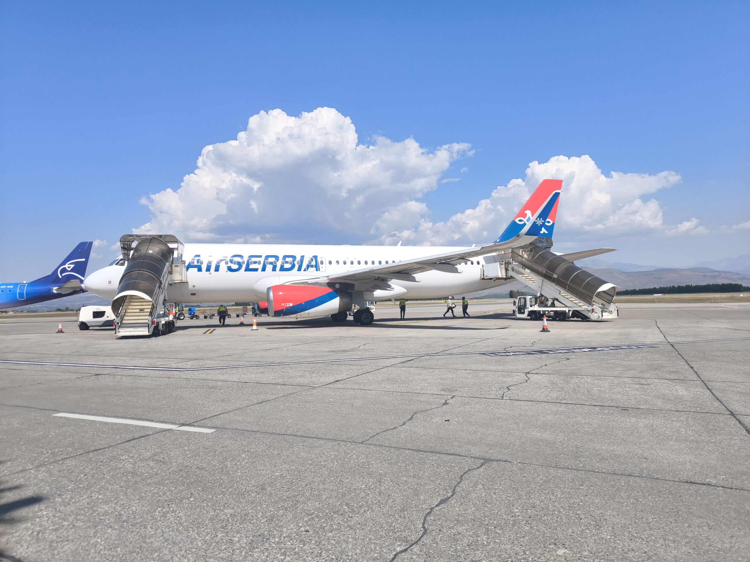 Er Srbija: Jastuk za putovanja, nastao u okviru projekta „Uniforme dobijaju novu svrhu“