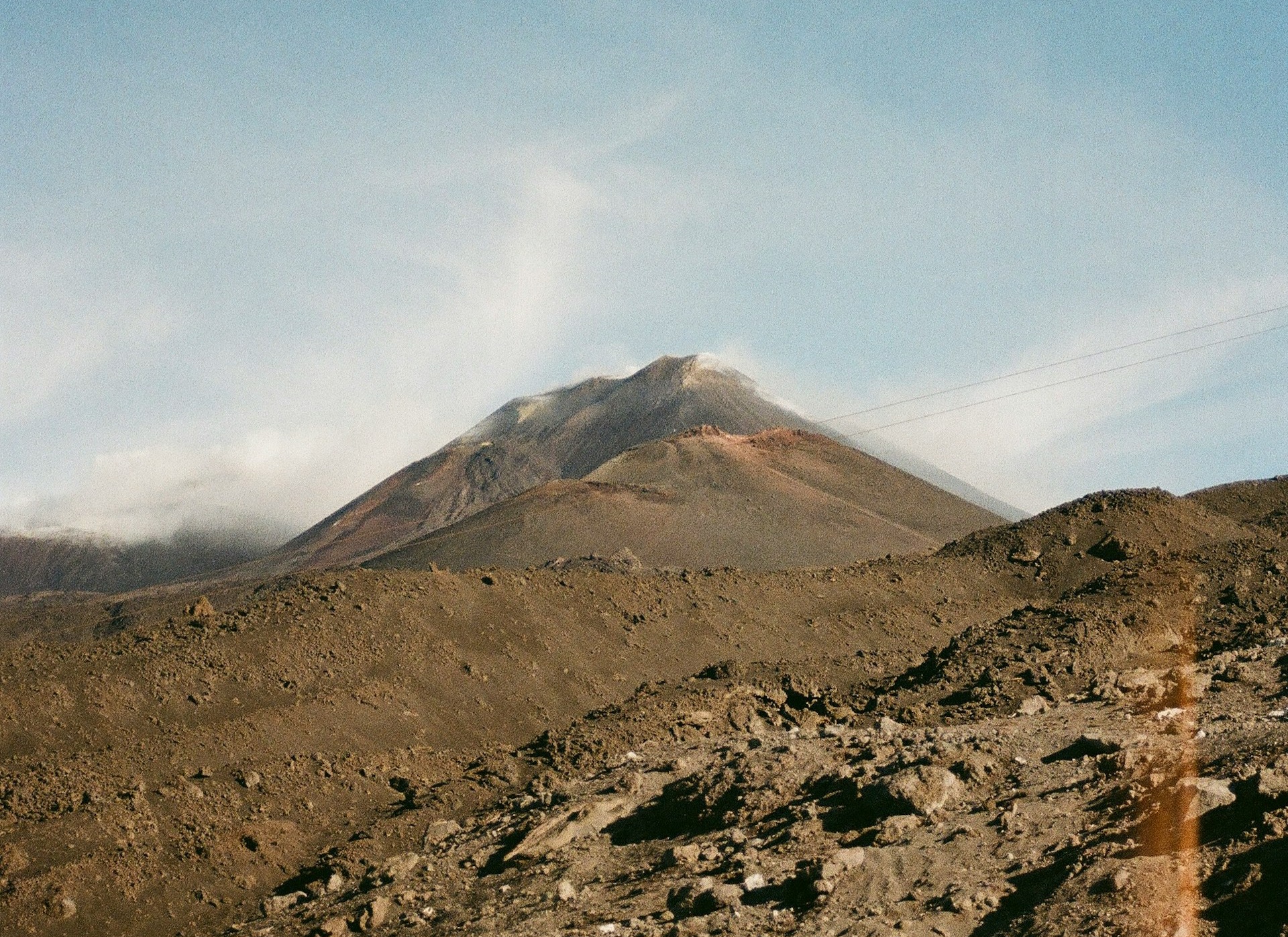 Etna se primirila ali aerodrom Katanija zatvoren zbog vulkanskog pepela